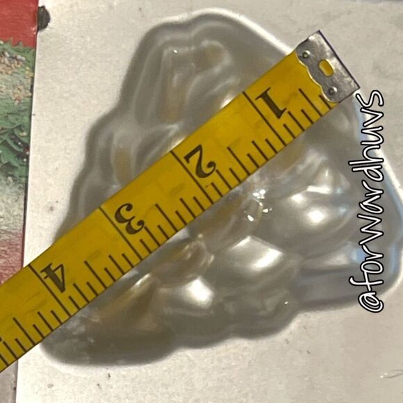 Wilton Christmas Tree Cakelet Pans NEW in Plastic - Picture 6 of 7